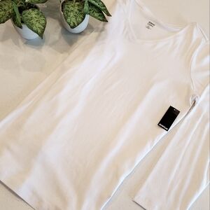 NWT Avenue white long sleeved v neck shirt